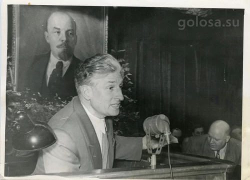 23 марта 1958 года. В. Б. Герцик выступает на первом шарикоподшипниковом заводе в связи с 25-летием заводского радиовещания. Фотография хранится в Государственном центральном музее современной истории России.